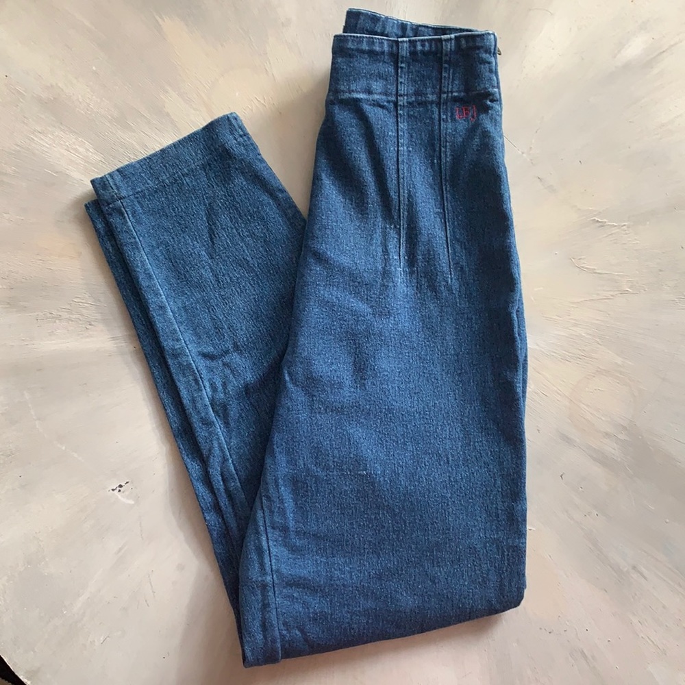 - Vintage High Waisted Stretch Jeans -